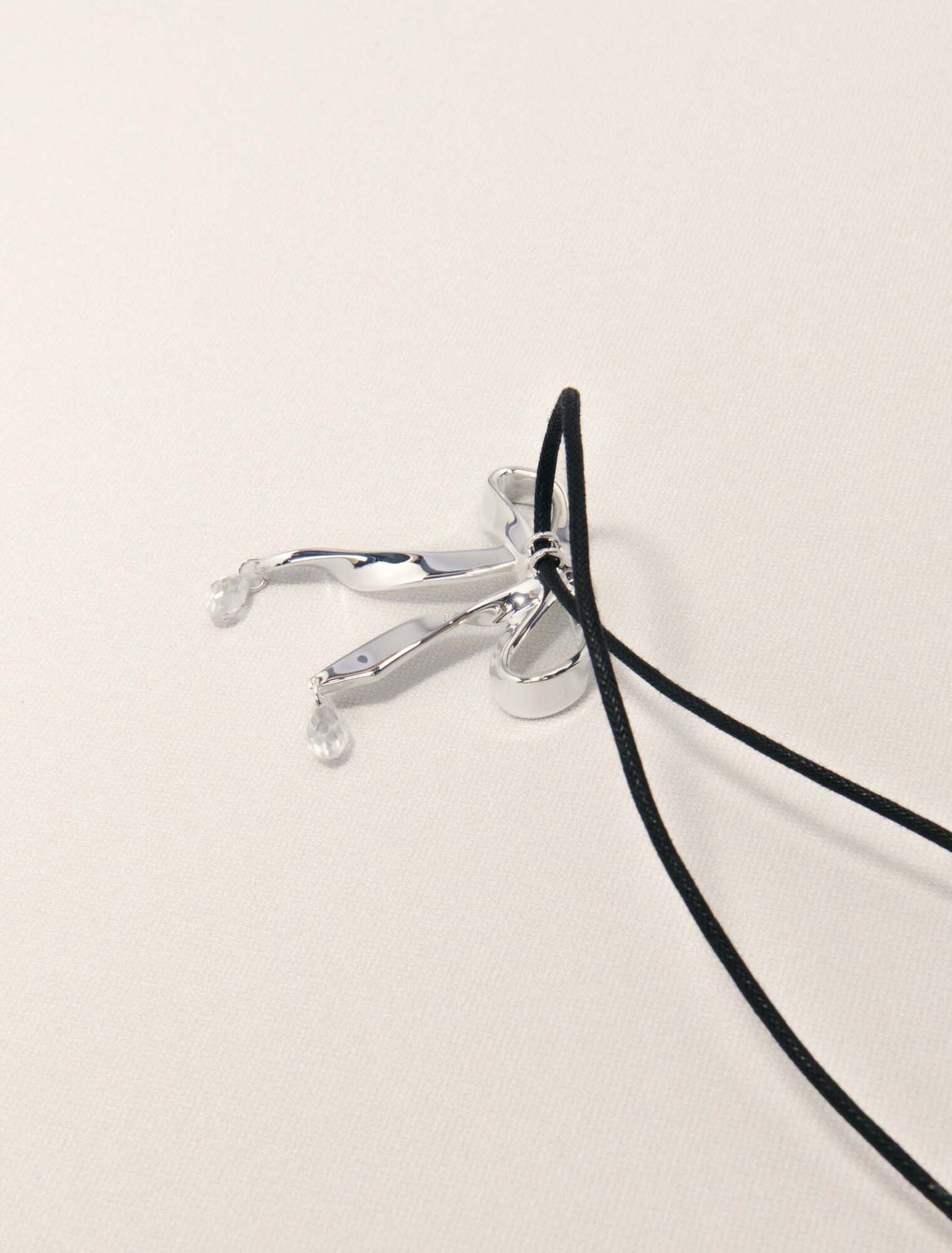 Silver-Silver bow necklace