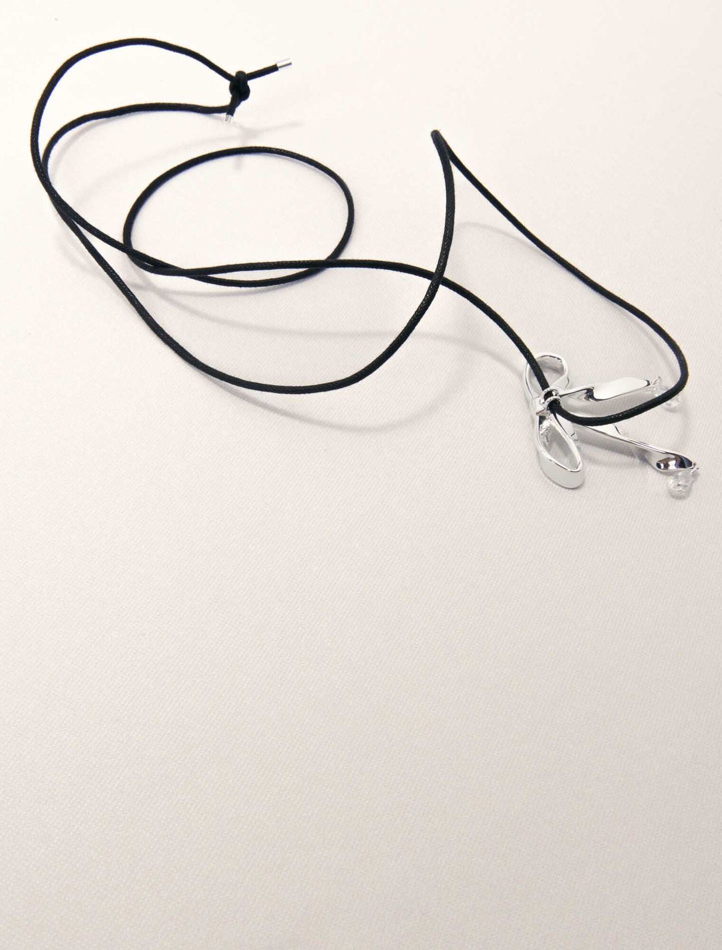 Silver-Silver bow necklace