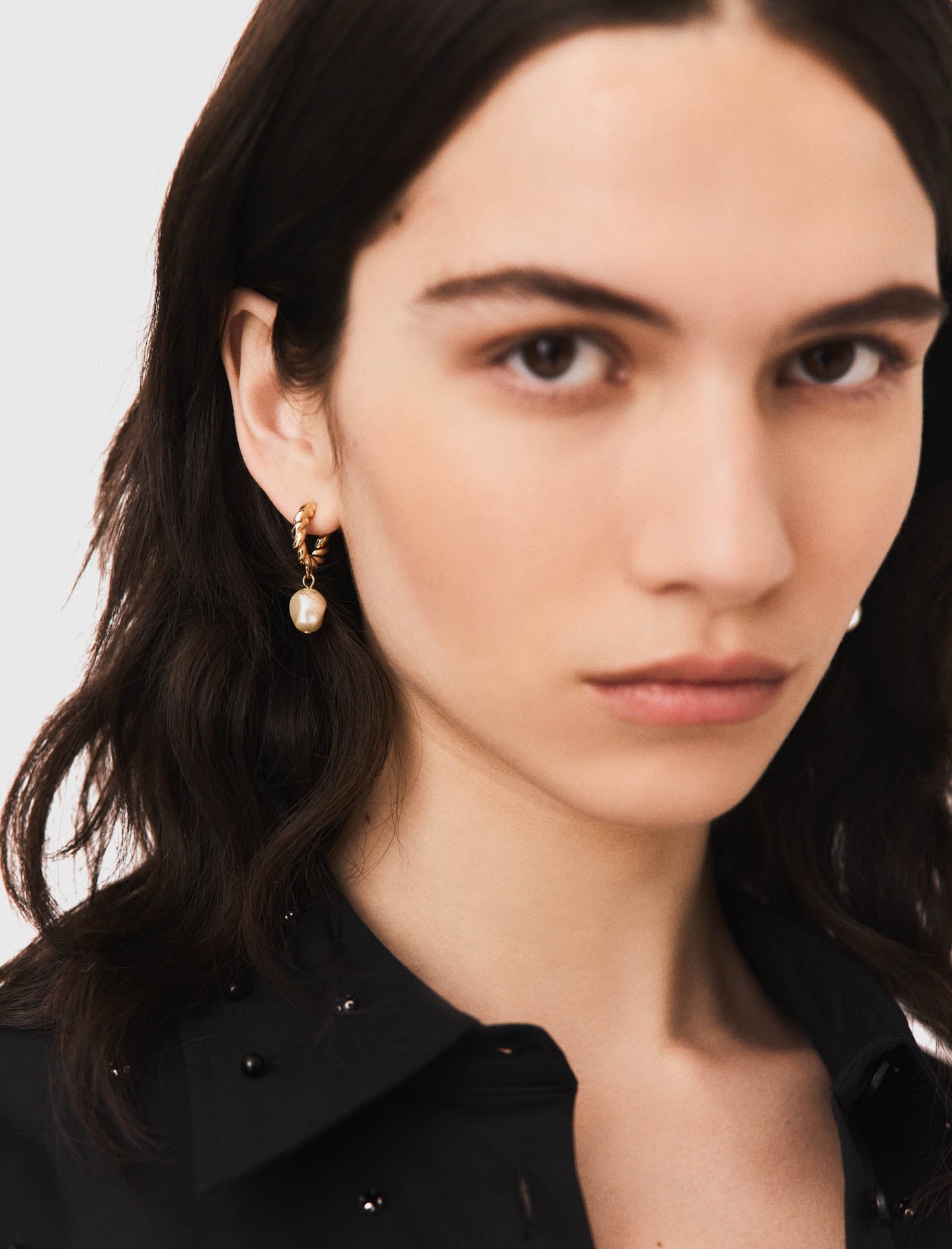 Twisted bead hoop earrings Gold