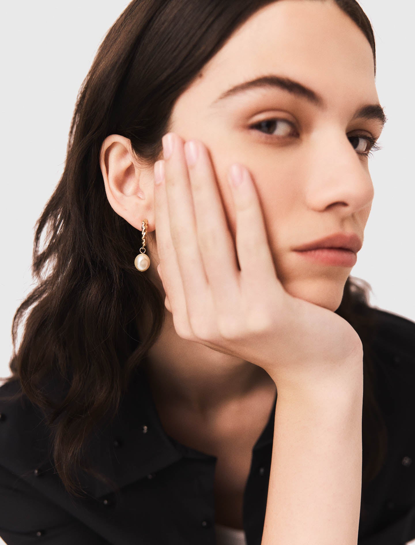 Twisted bead hoop earrings Gold