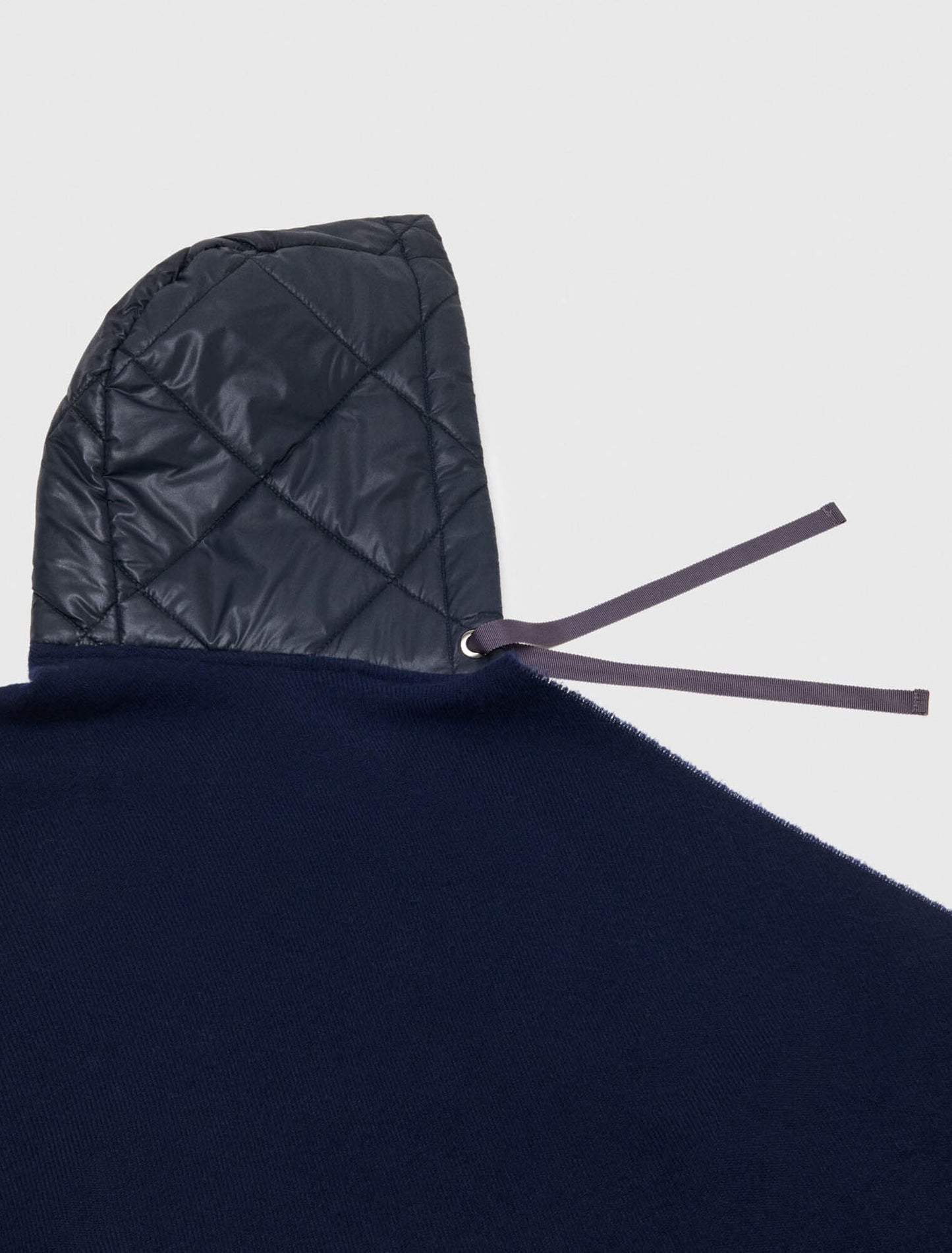 بونشو من الصوف بغطاء للرأس لون كحلي