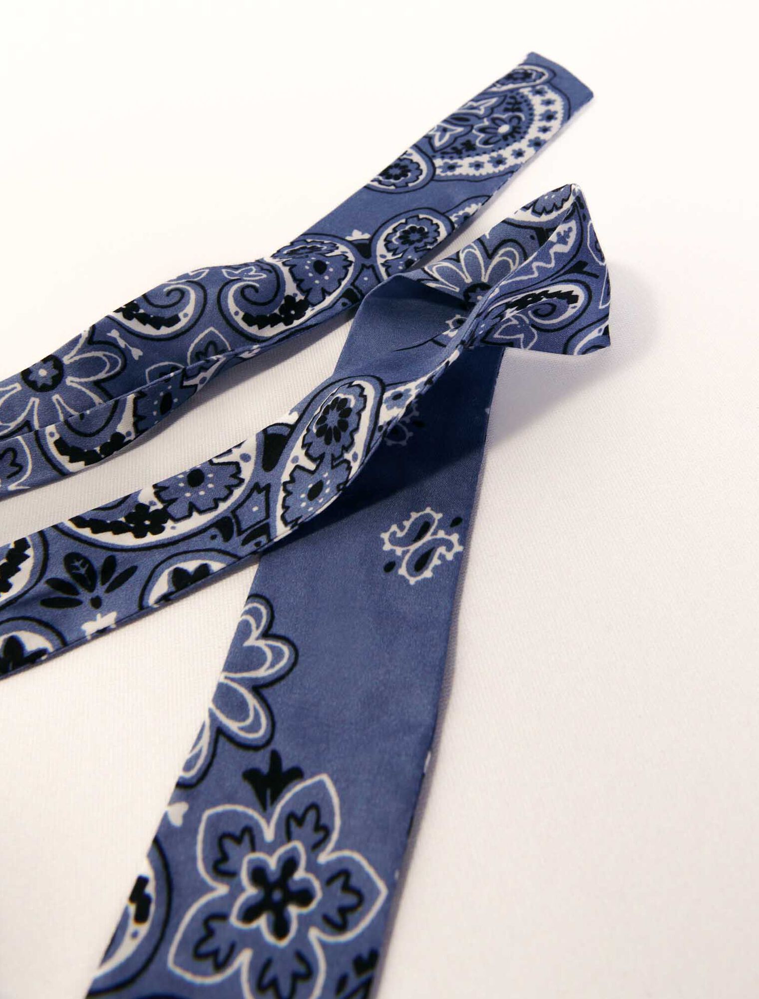 Blue bandana print-Scrunchie with printed ribbon scarf