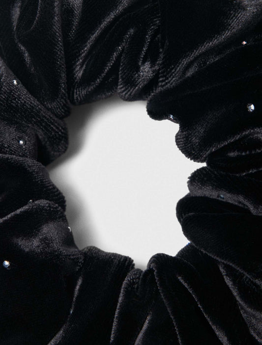 ربطة شعر سوداء مزينة بأحجار الراين