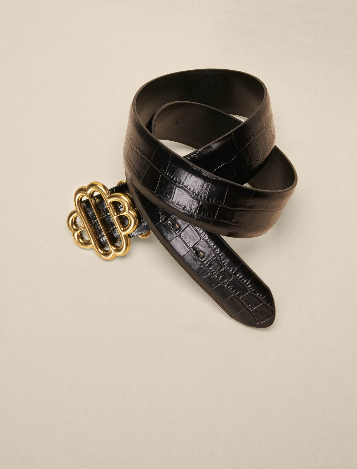 Black  -leather belt with clover buckle