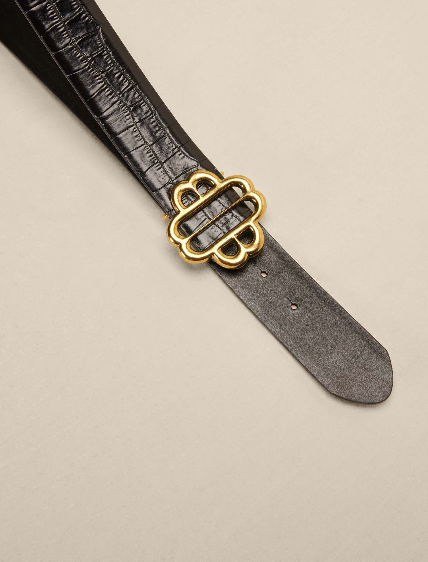 Black  -leather belt with clover buckle