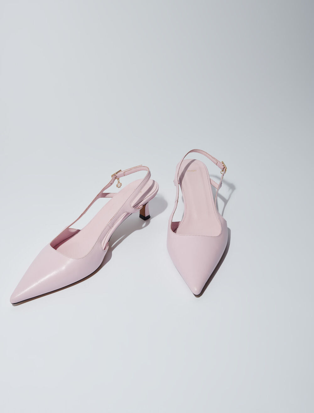Pink-featured-Pointed leather pumps