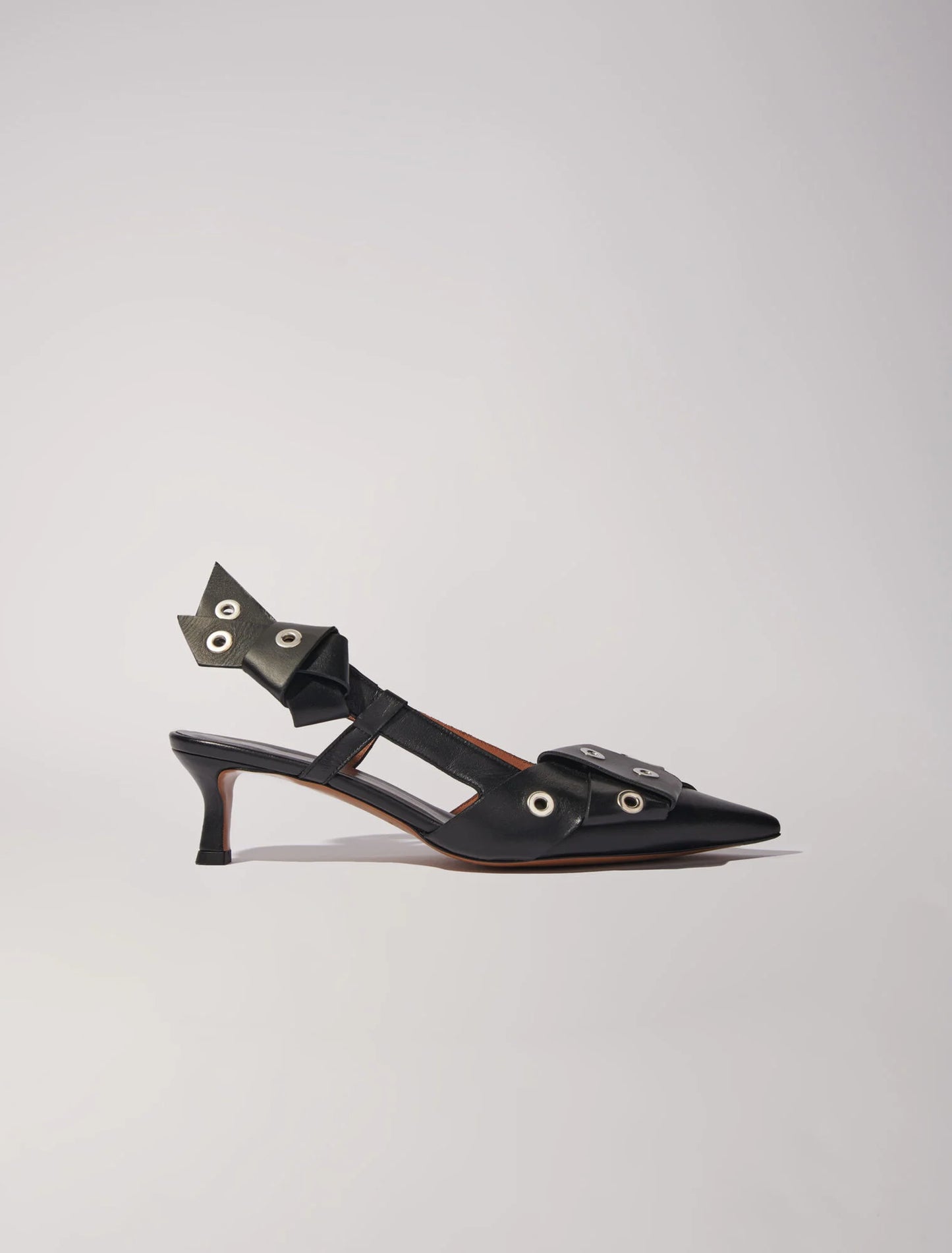 Black  -Pointed pumps with bow detail