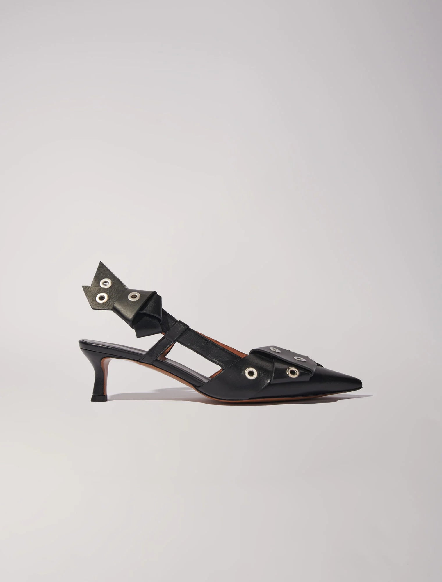 Black  -Pointed pumps with bow detail