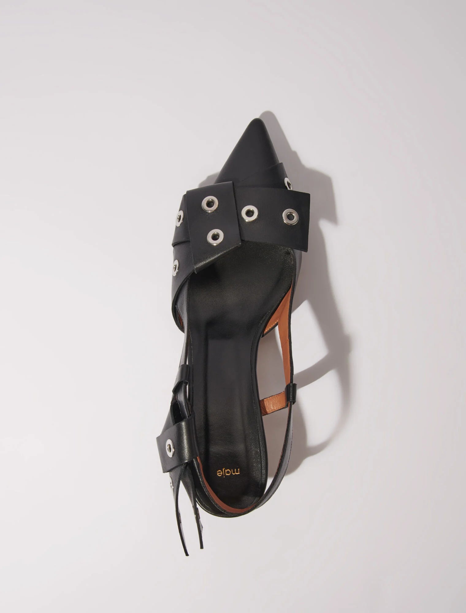 Black  -Pointed pumps with bow detail