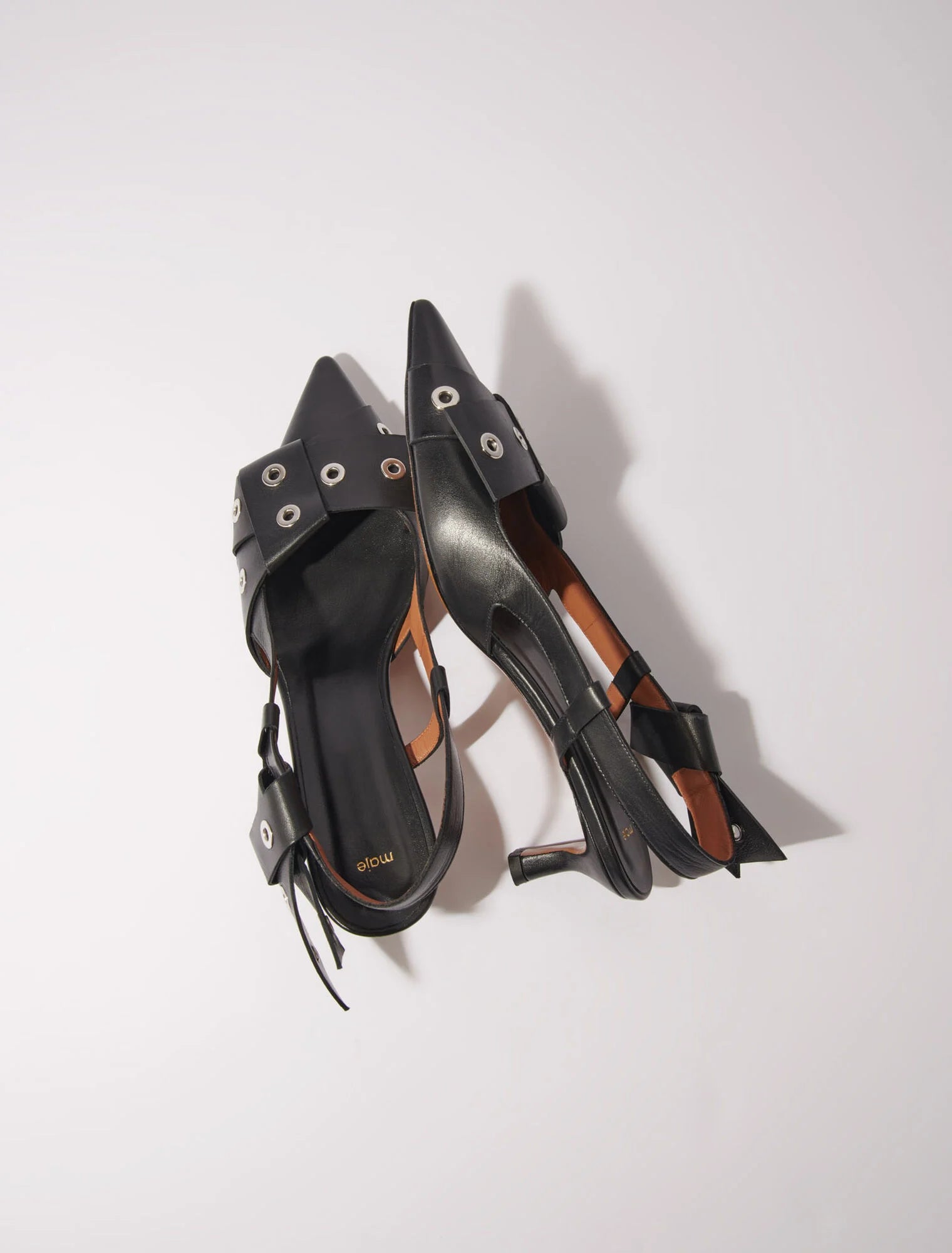 Black  -Pointed pumps with bow detail