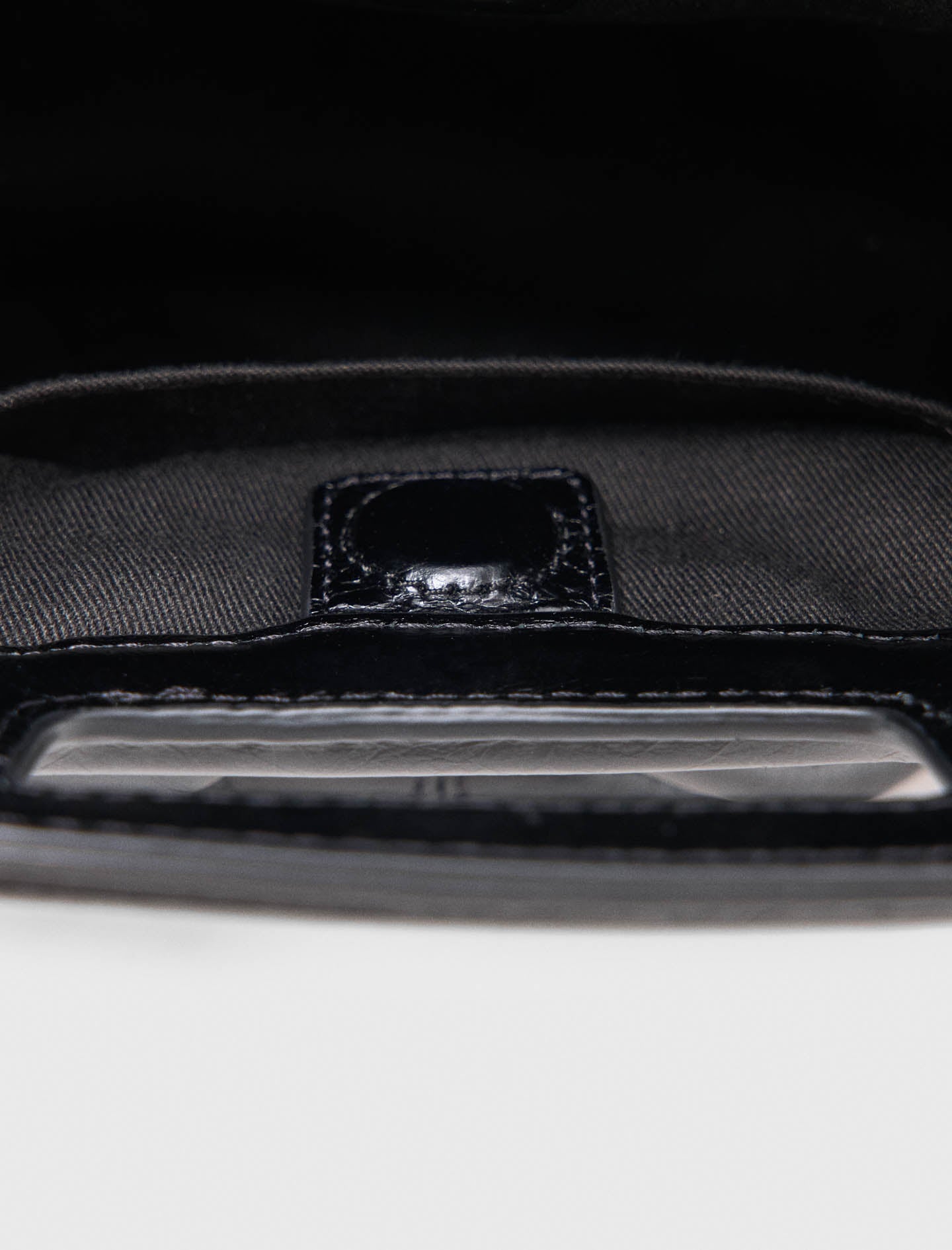 Crackled leather Milpli pouch Black