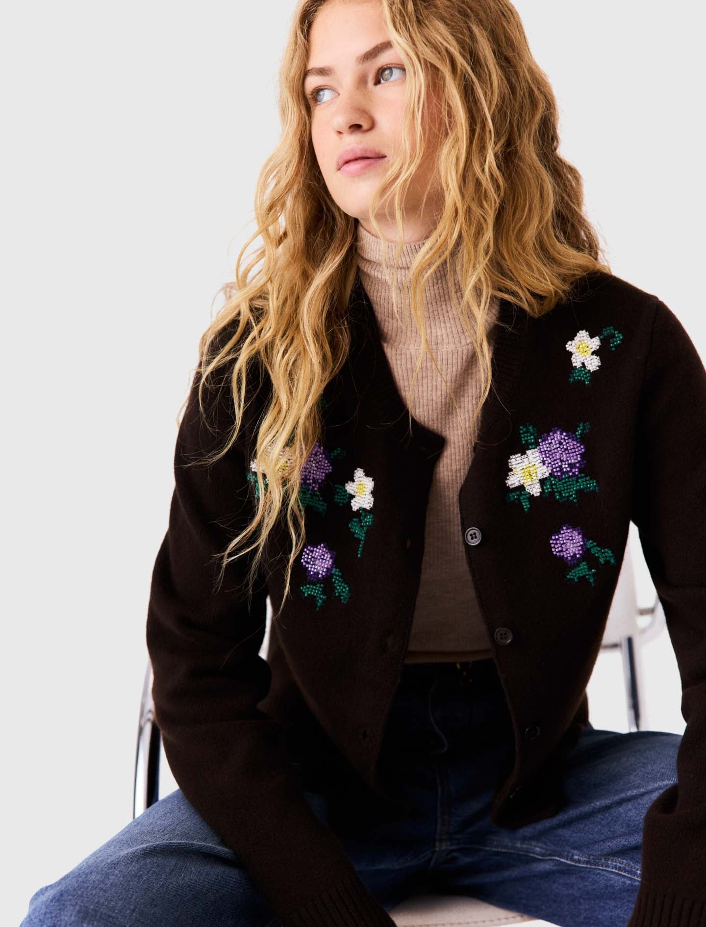 Cardigan with floral embroidery Brown