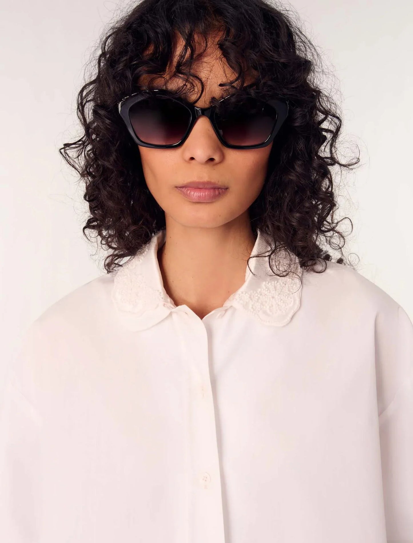 White-Short shirt with embroidered collar