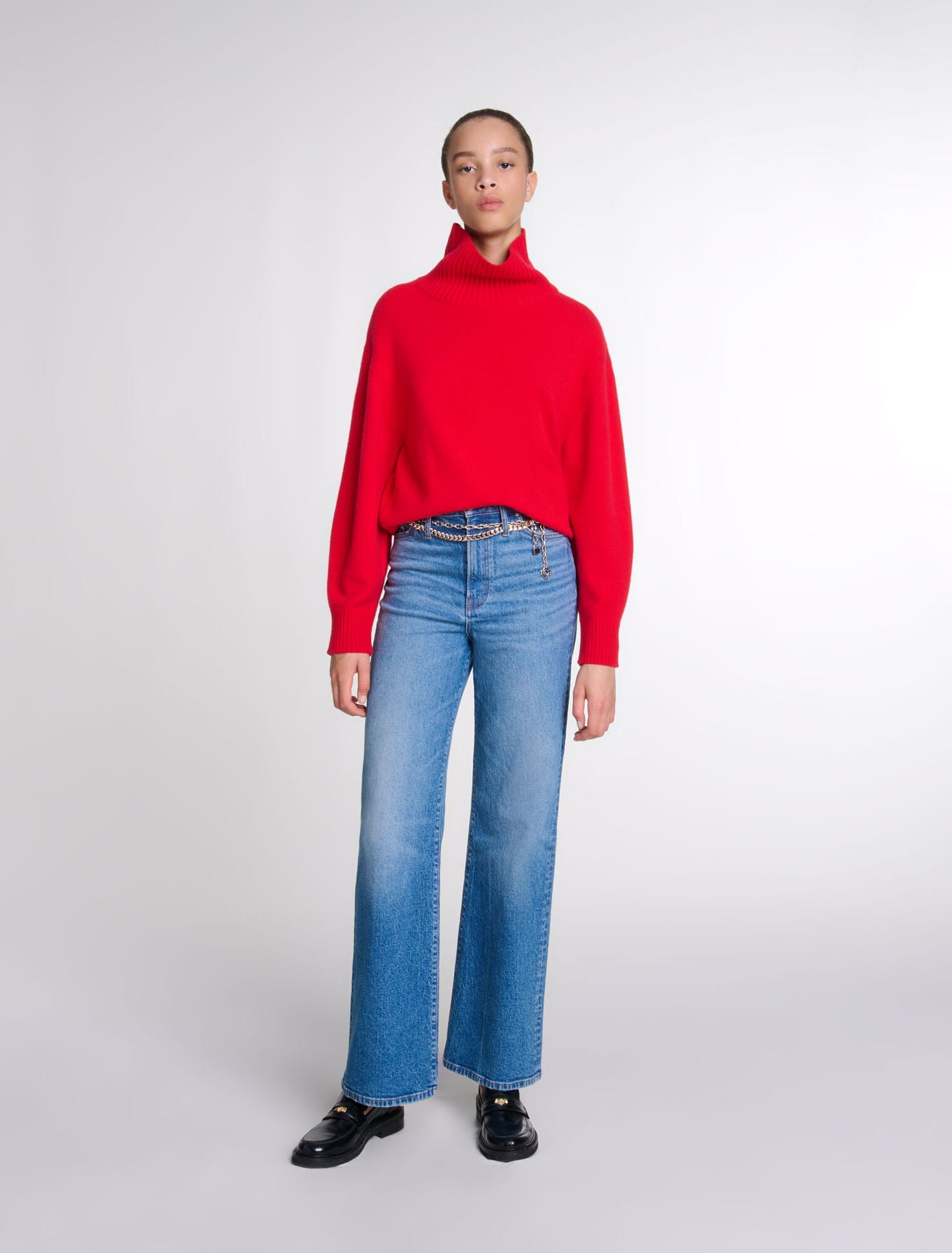Blue featured-Jeans with chain-link belt