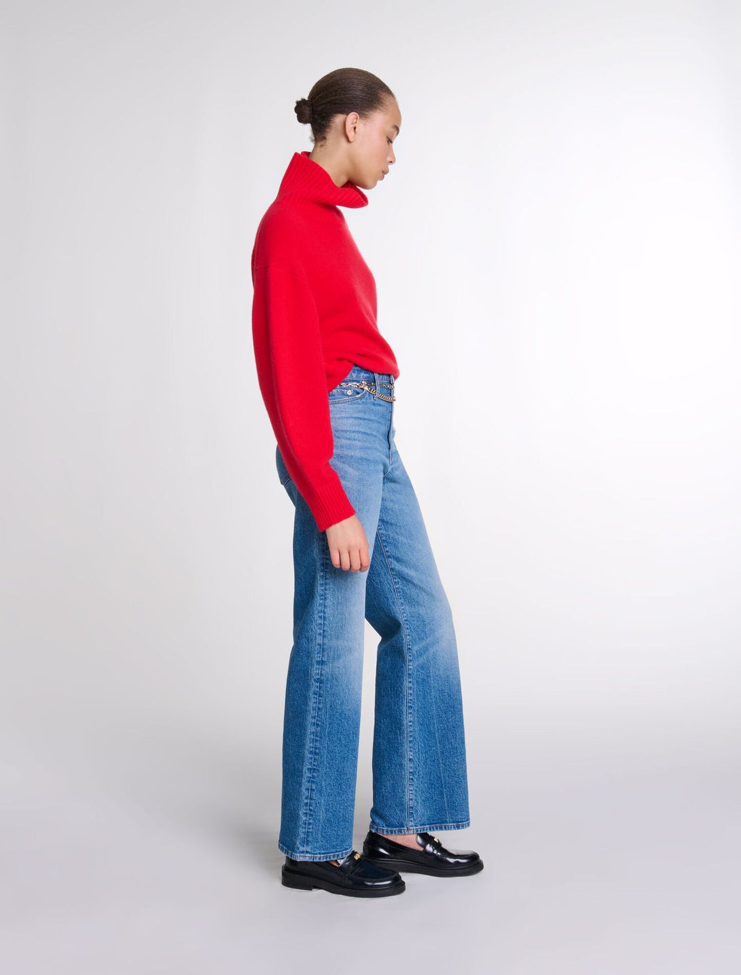 Blue-Jeans with chain-link belt