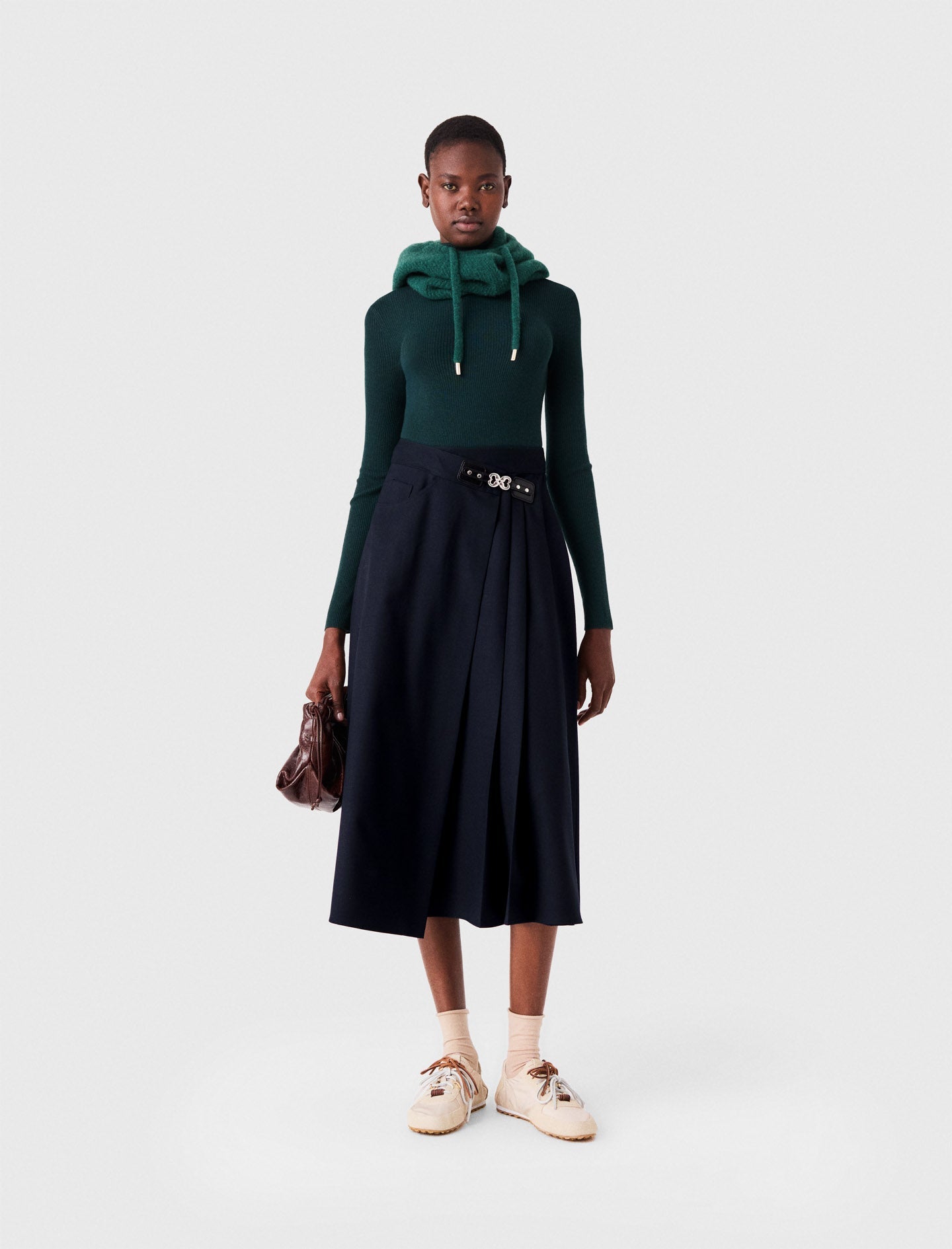 Long pleated skirt with buckle Navy