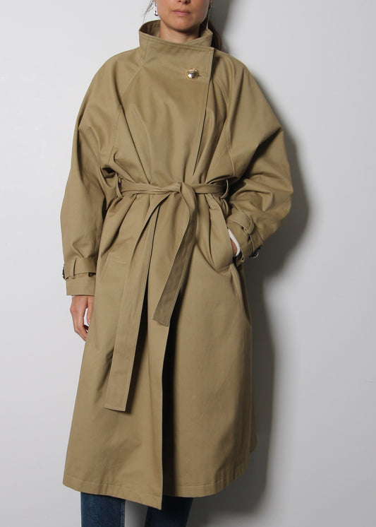 Long belted trench, gold buttons Beige