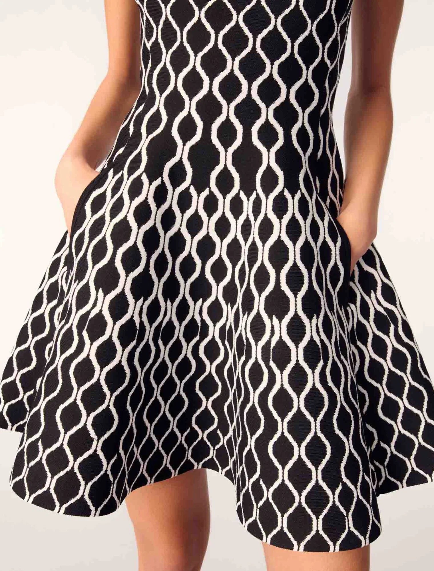 Black / White-Short patterned knit dress