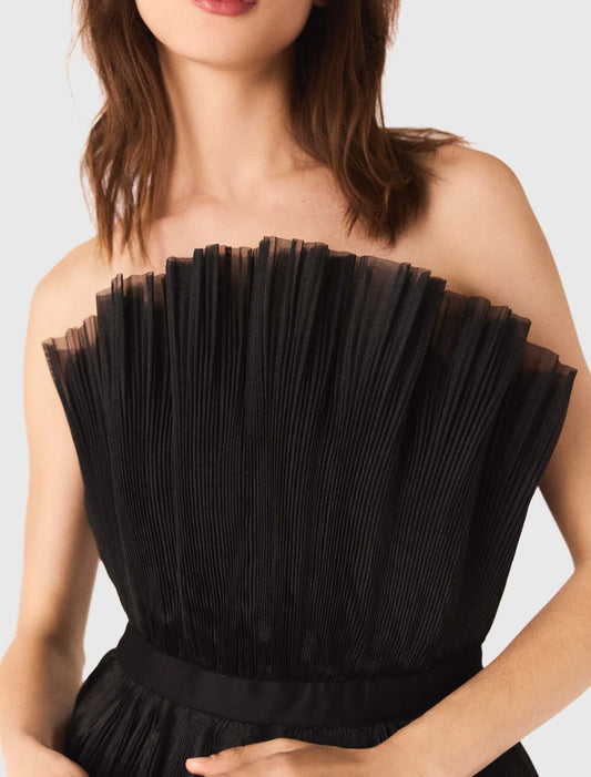 فستان أسود من التول والأورجانزا