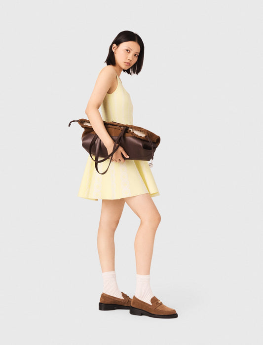 فستان قصير محبوك من الجاكار باللون الأصفر