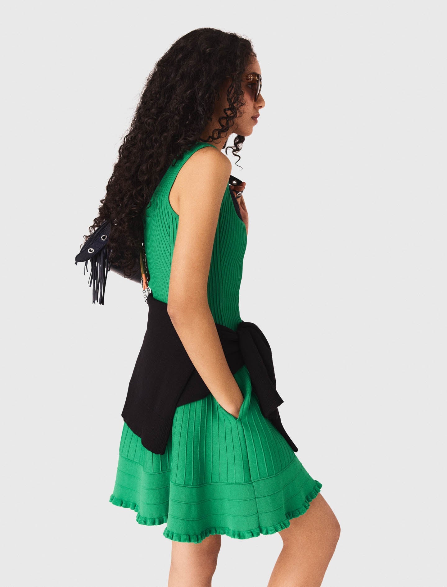 فستان محبوك بدون أكمام