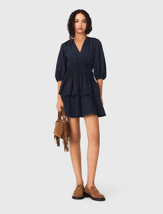 فستان قصير مزين بأحجار الراين