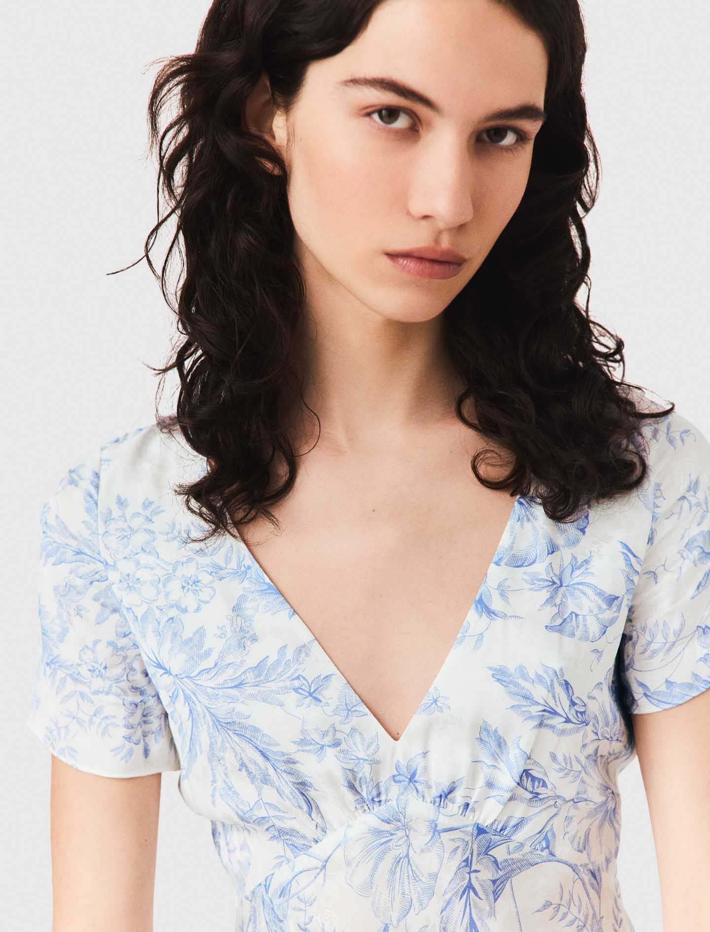 Flowing patterned maxi dress Sky Blue Large Flowers Print