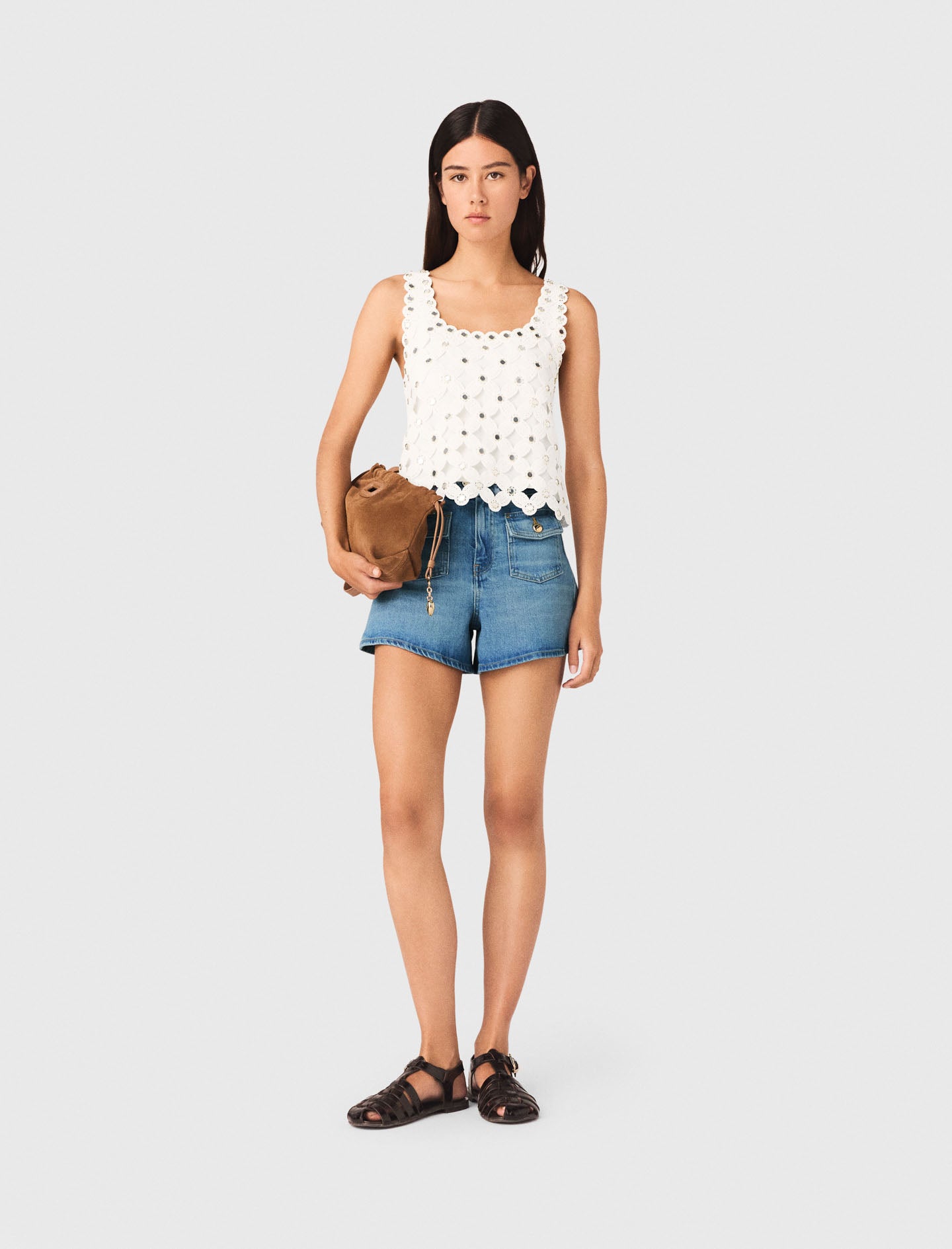 كنزة كروشيه باللون الأبيض