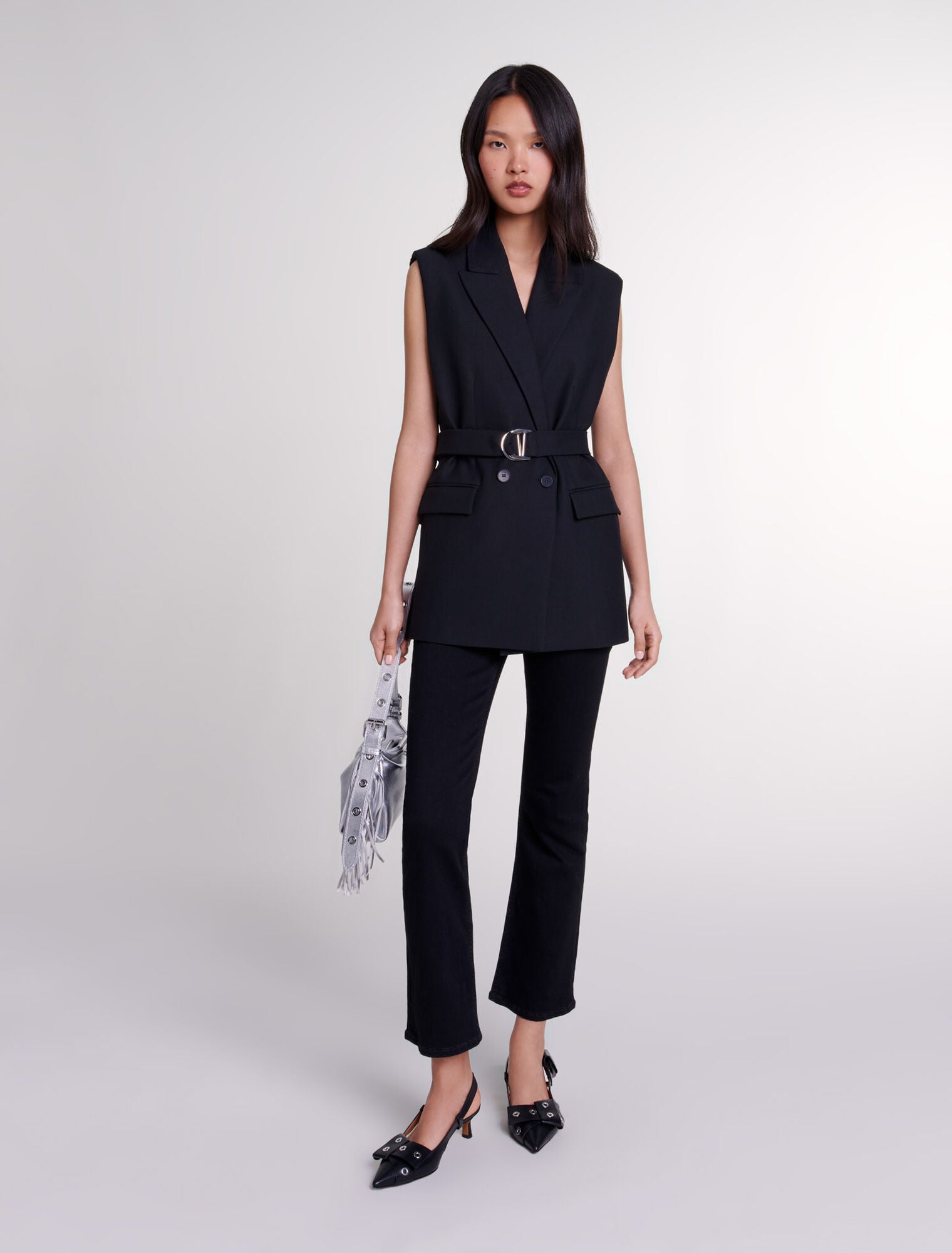 Black-featured-Sleeveless suit jacket