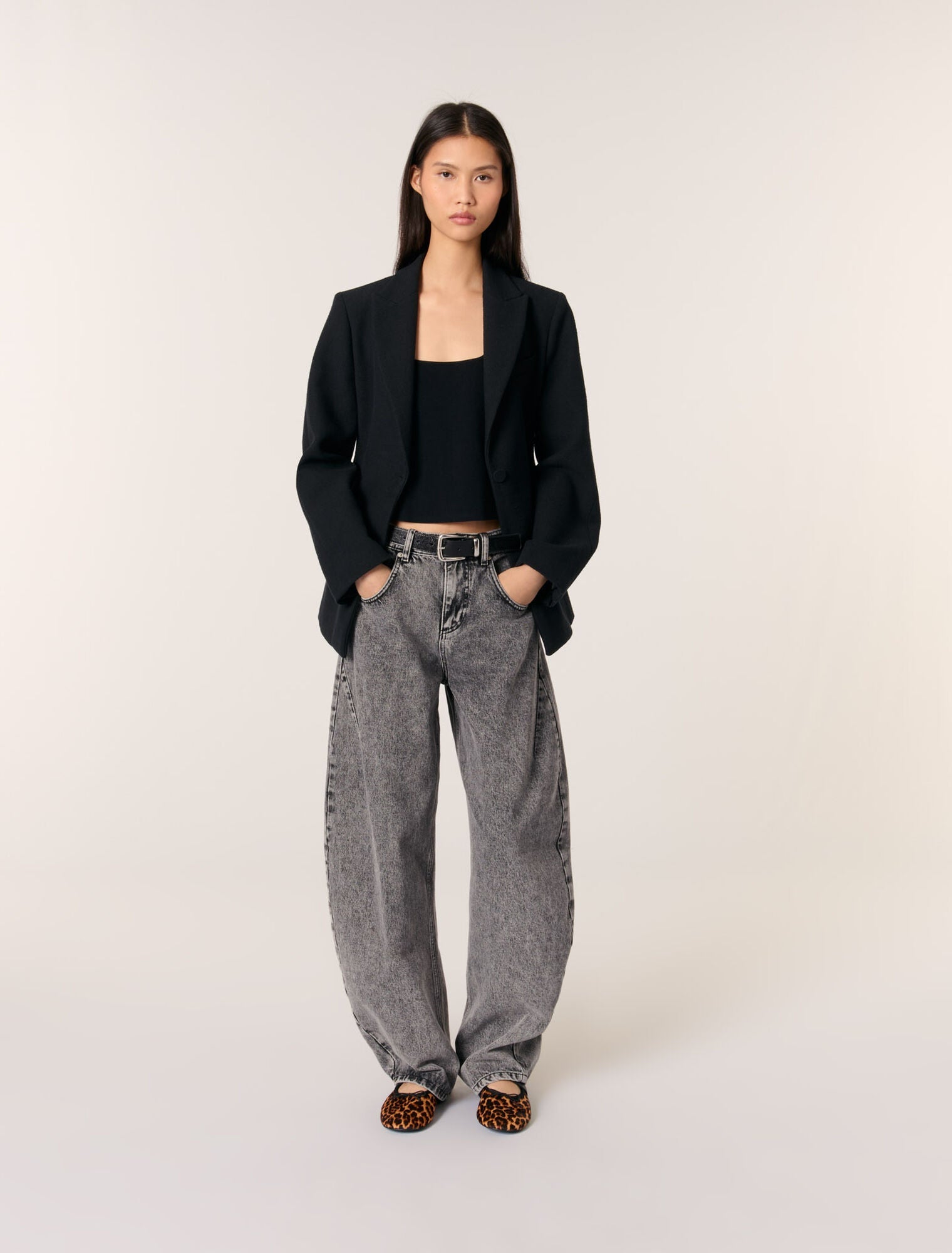 Black-featured-Slim-fit suit jacket