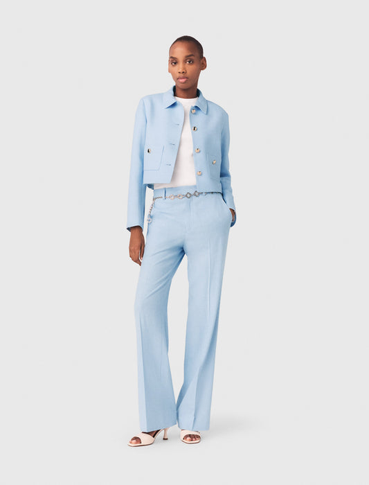 جاكيت قصير باللون الأزرق السماوي