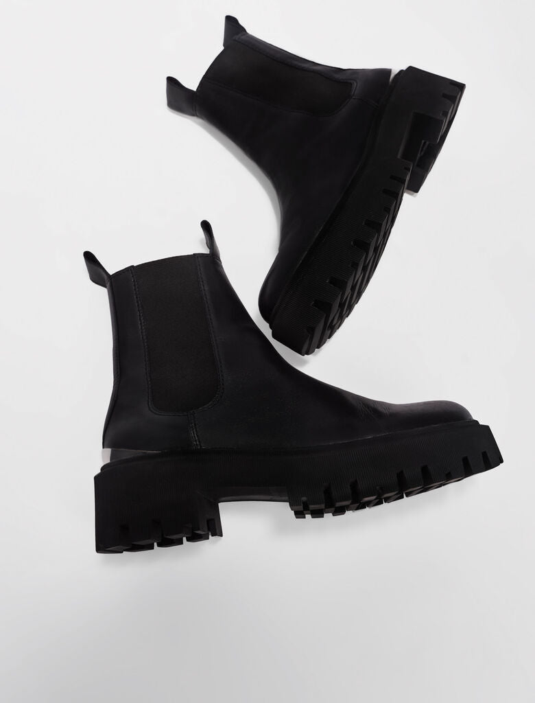 Mfa deals chelsea boots